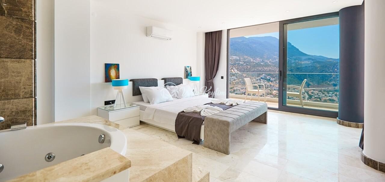 Villa Unlimited — 4