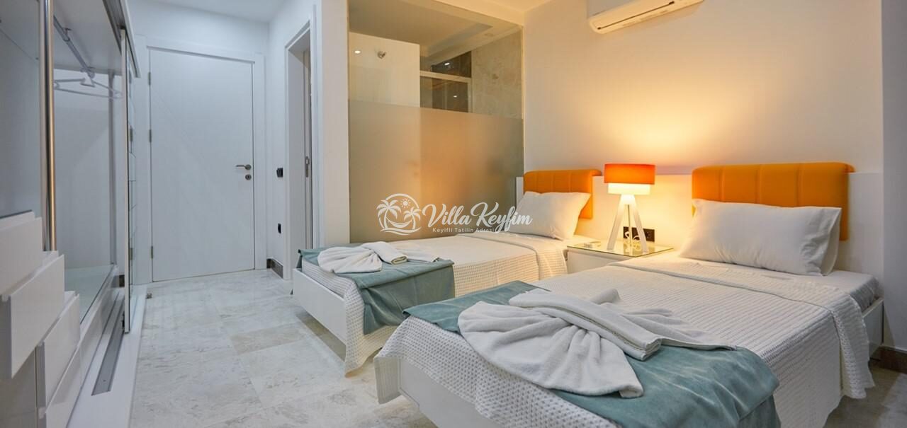 Villa Unlimited — 11