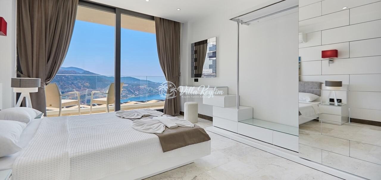 Villa Unlimited — 12