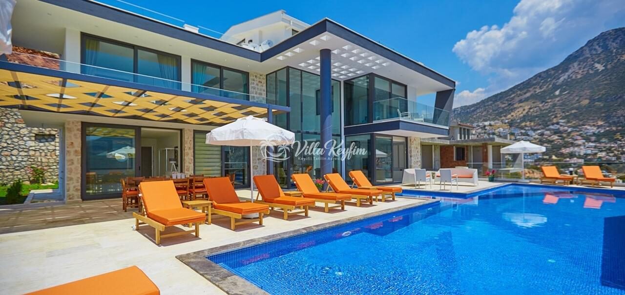 Villa Unlimited — 21