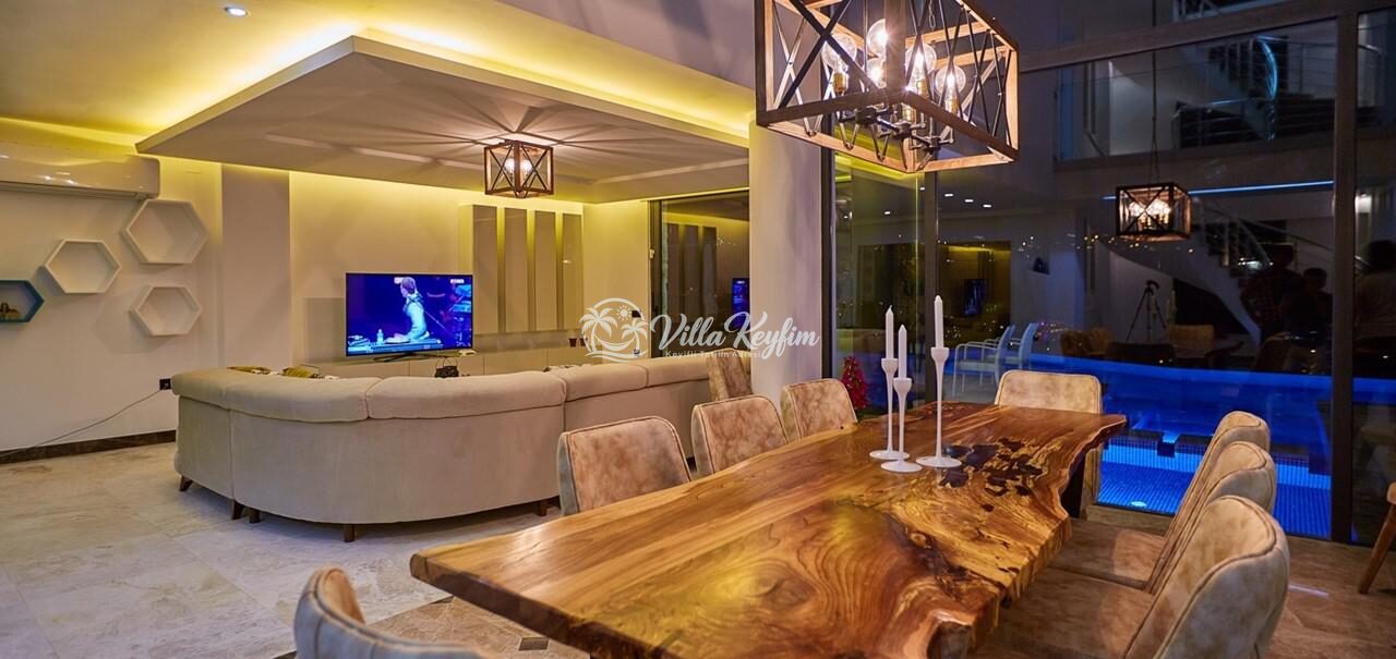 Villa Unlimited — 41