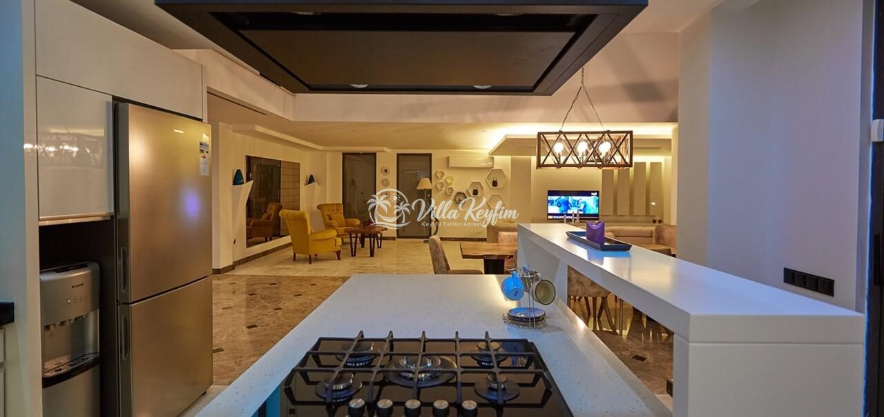 Villa Unlimited — 42