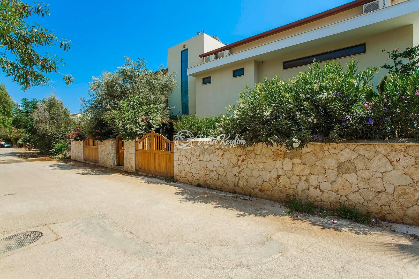 Villa Greenscape — 98
