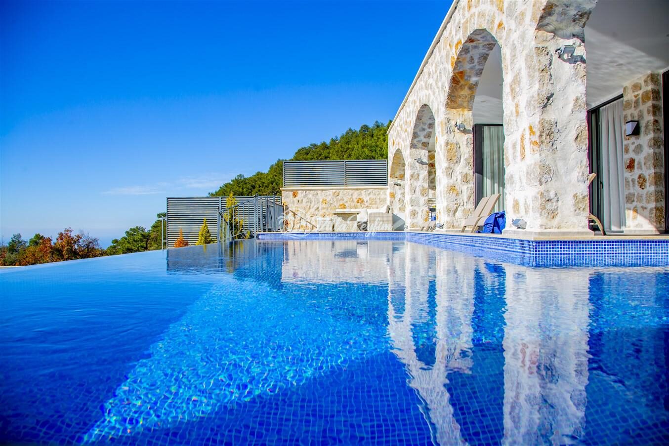 Villa Royal 3 — 4