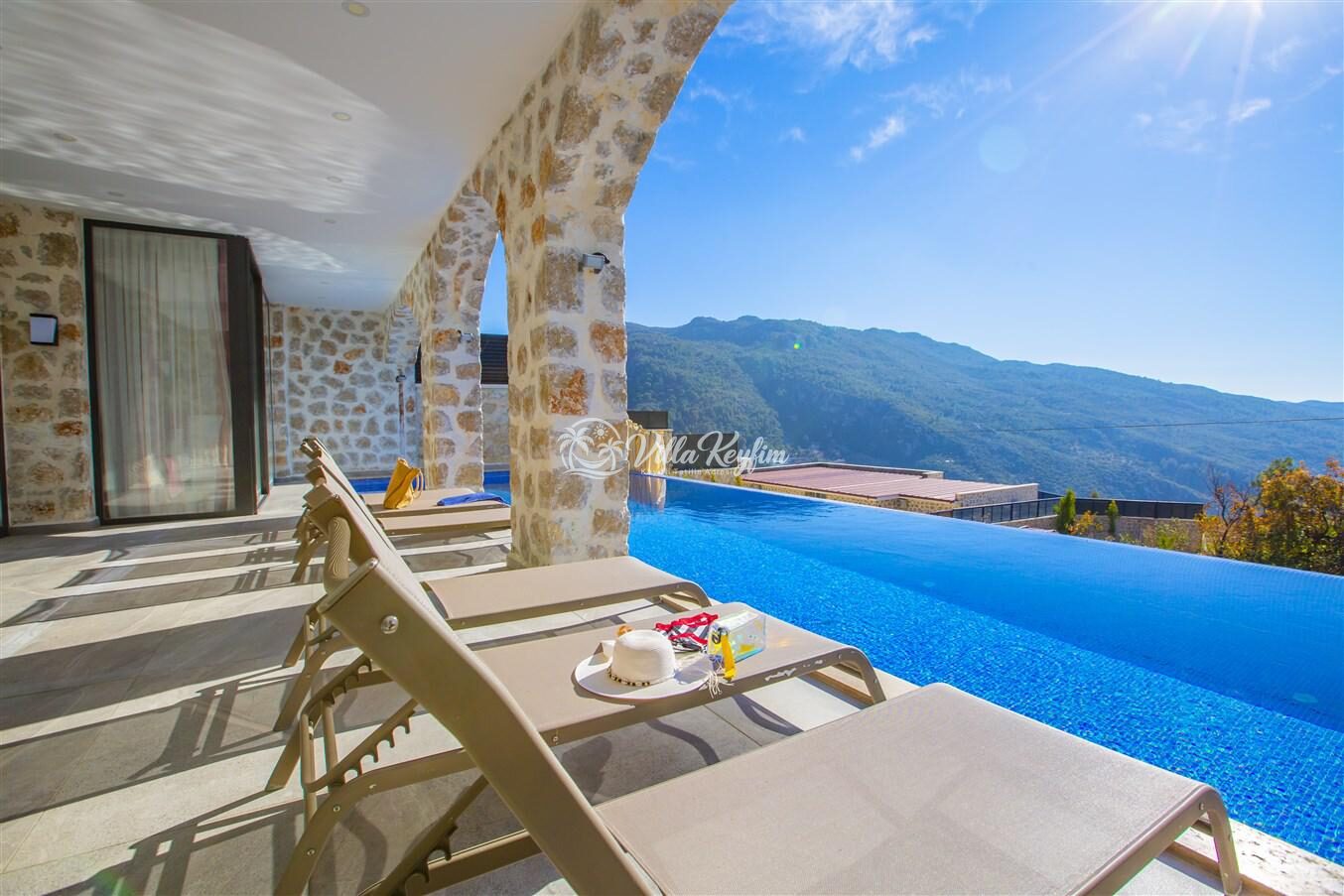 Villa Royal 3 — 8