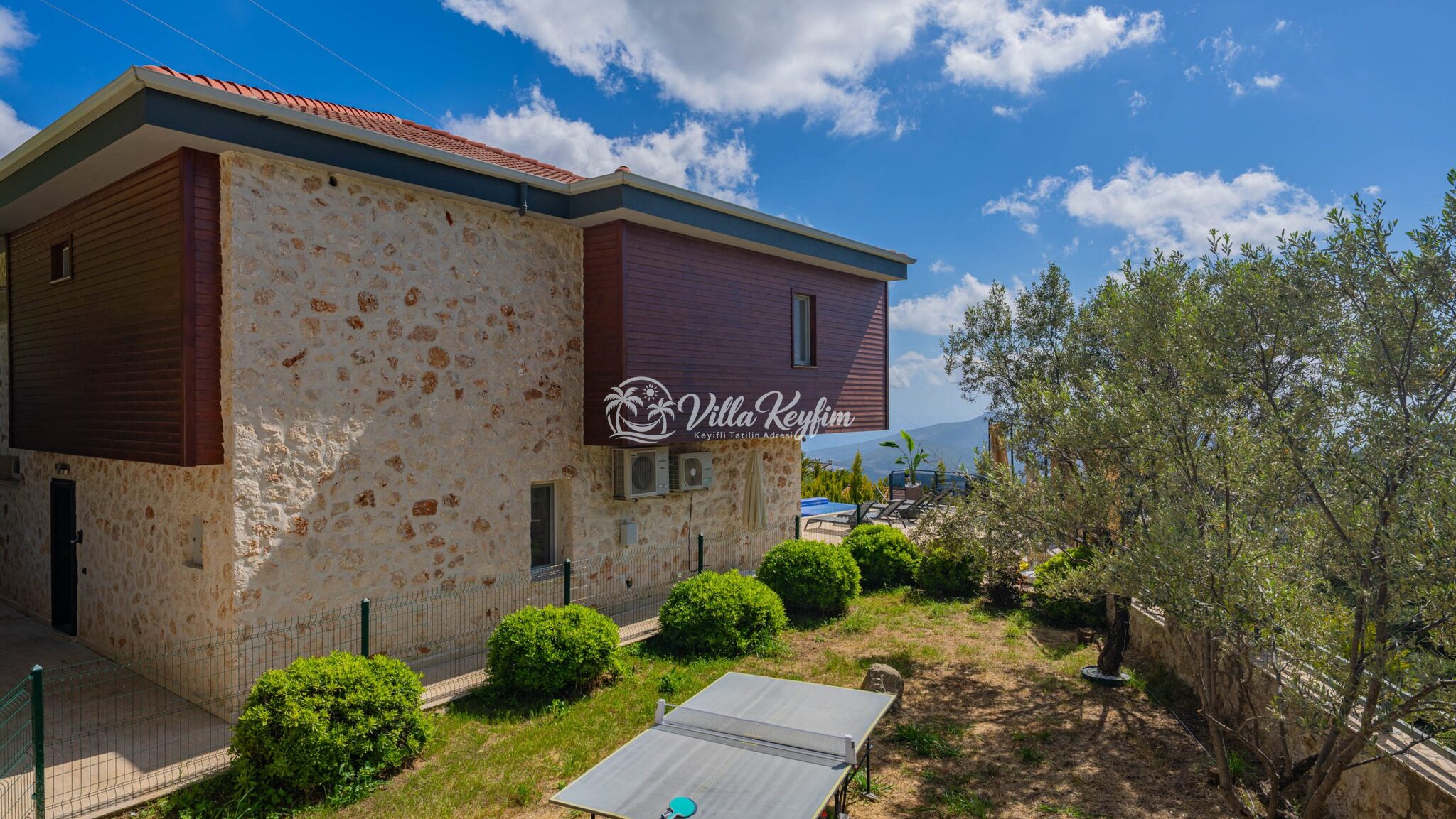 Villa Velaris — 2