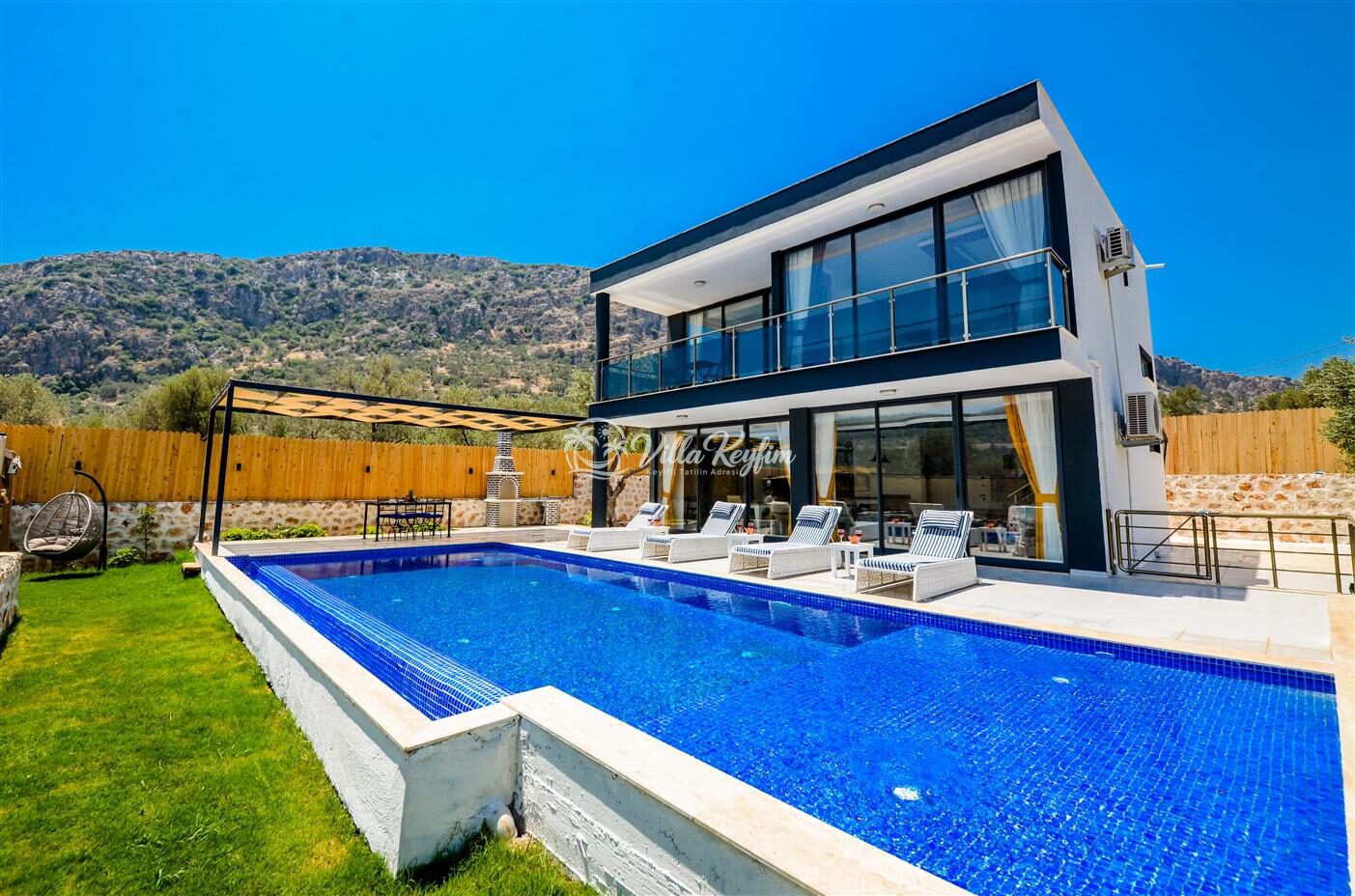 Villa Black Rose — 81