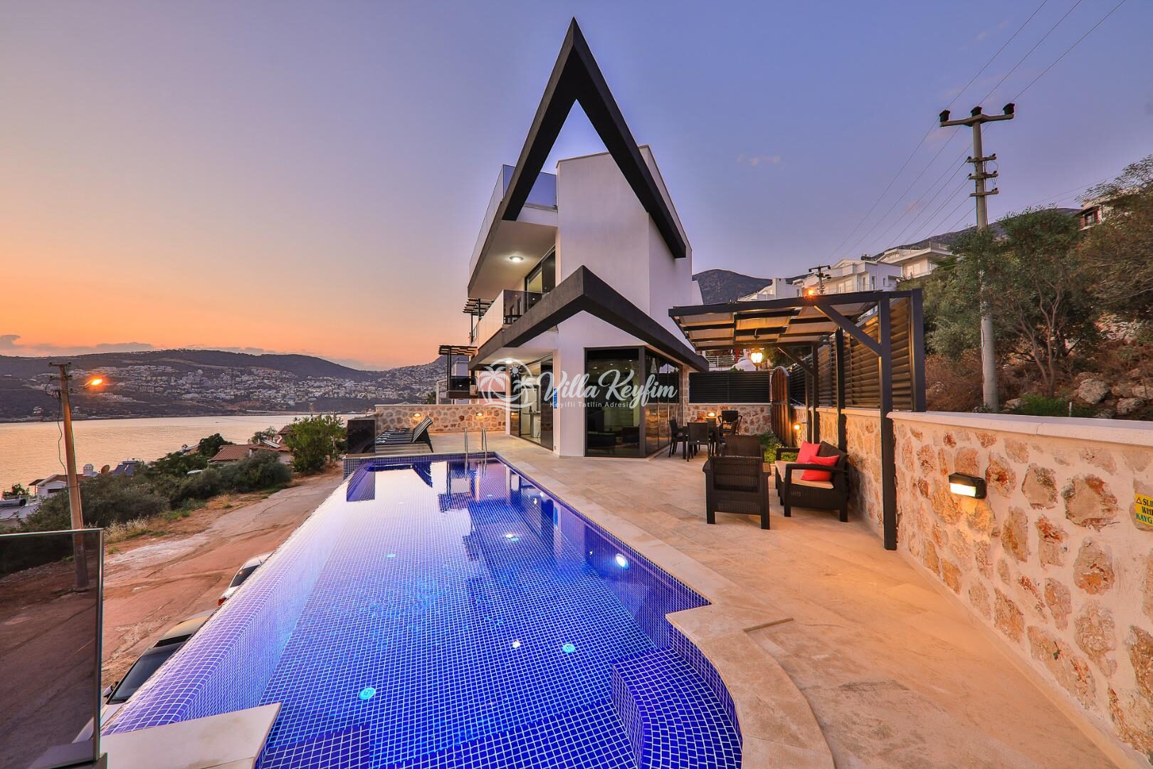 Villa Loca — 7