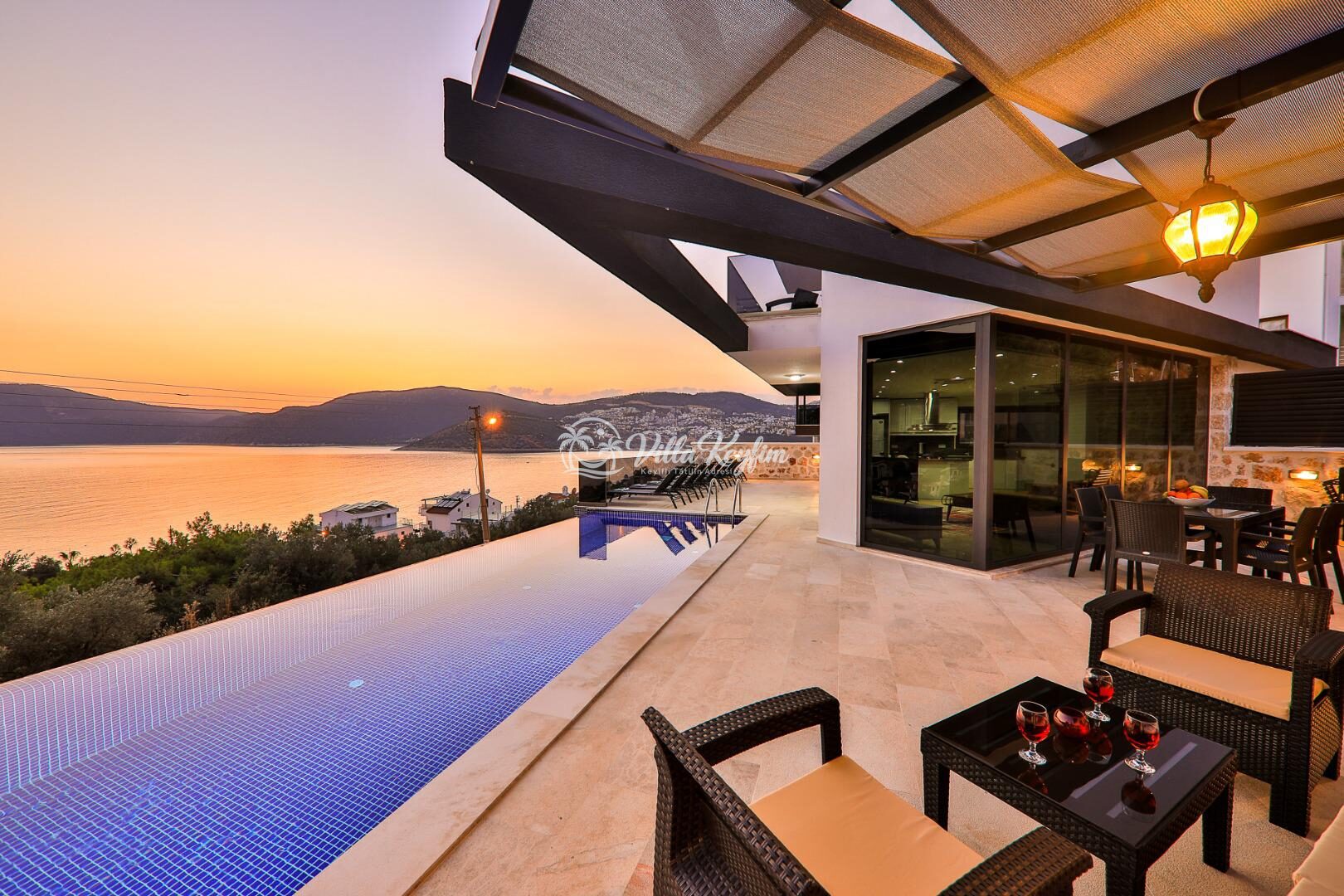 Villa Loca — 10