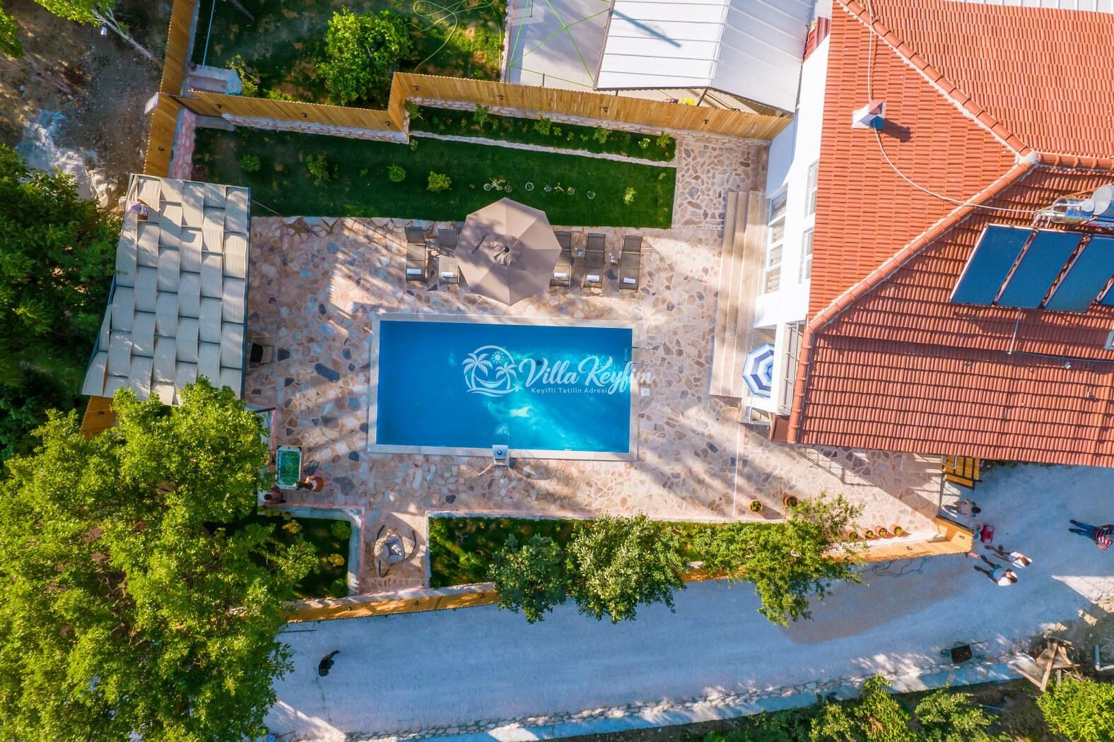 Villa Dr — 3