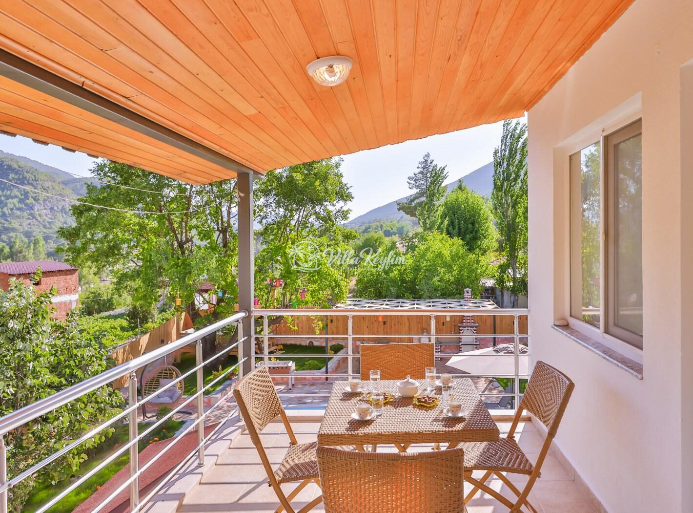 Villa Dr — 45