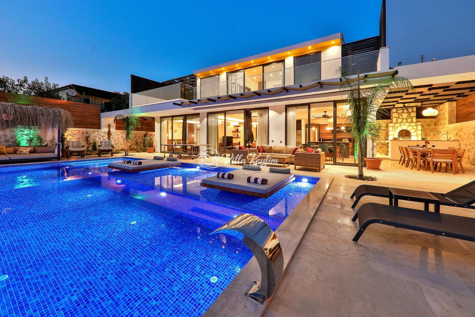 Villa Glorious — 1