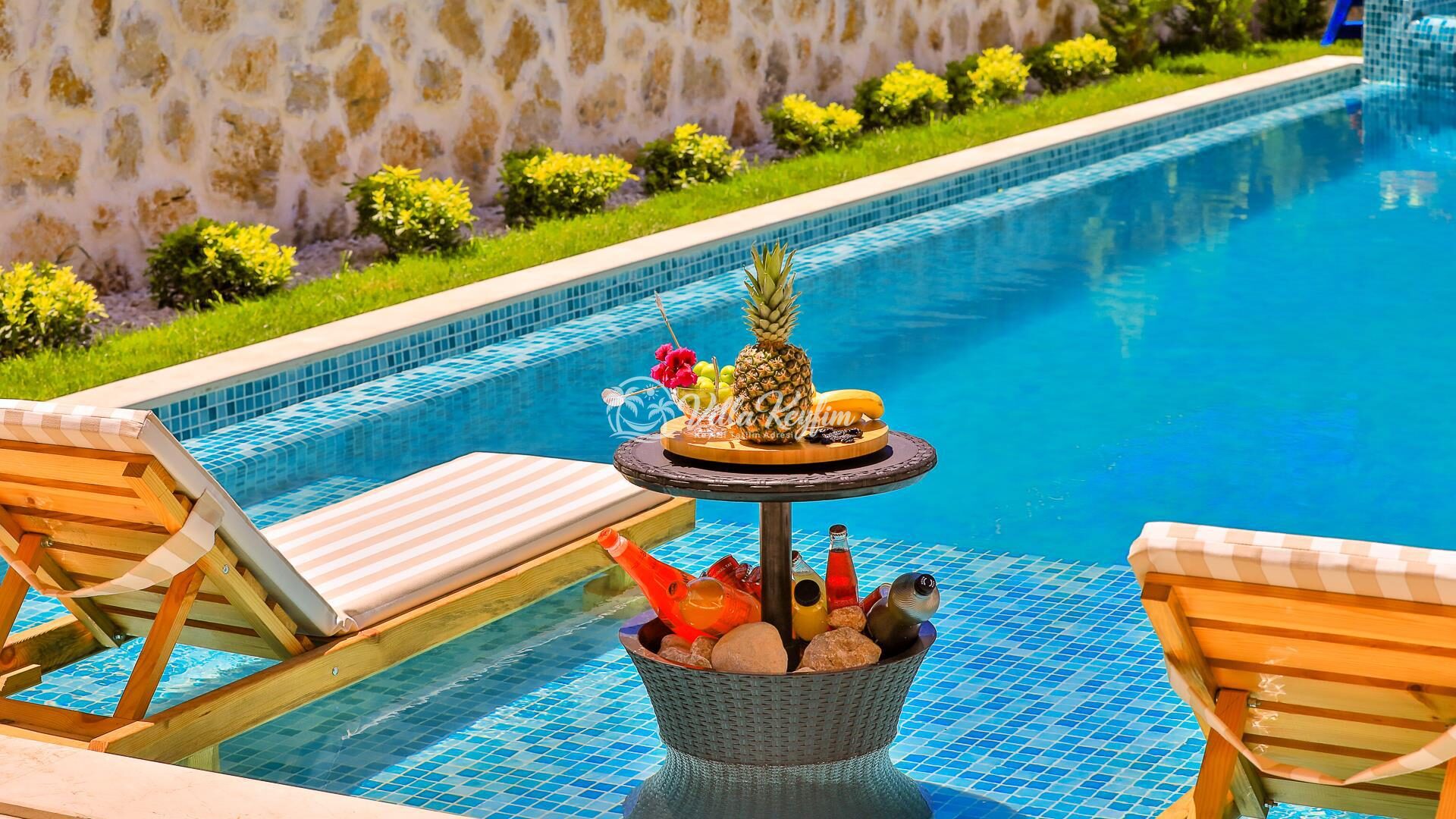 Villa Happiness — 13