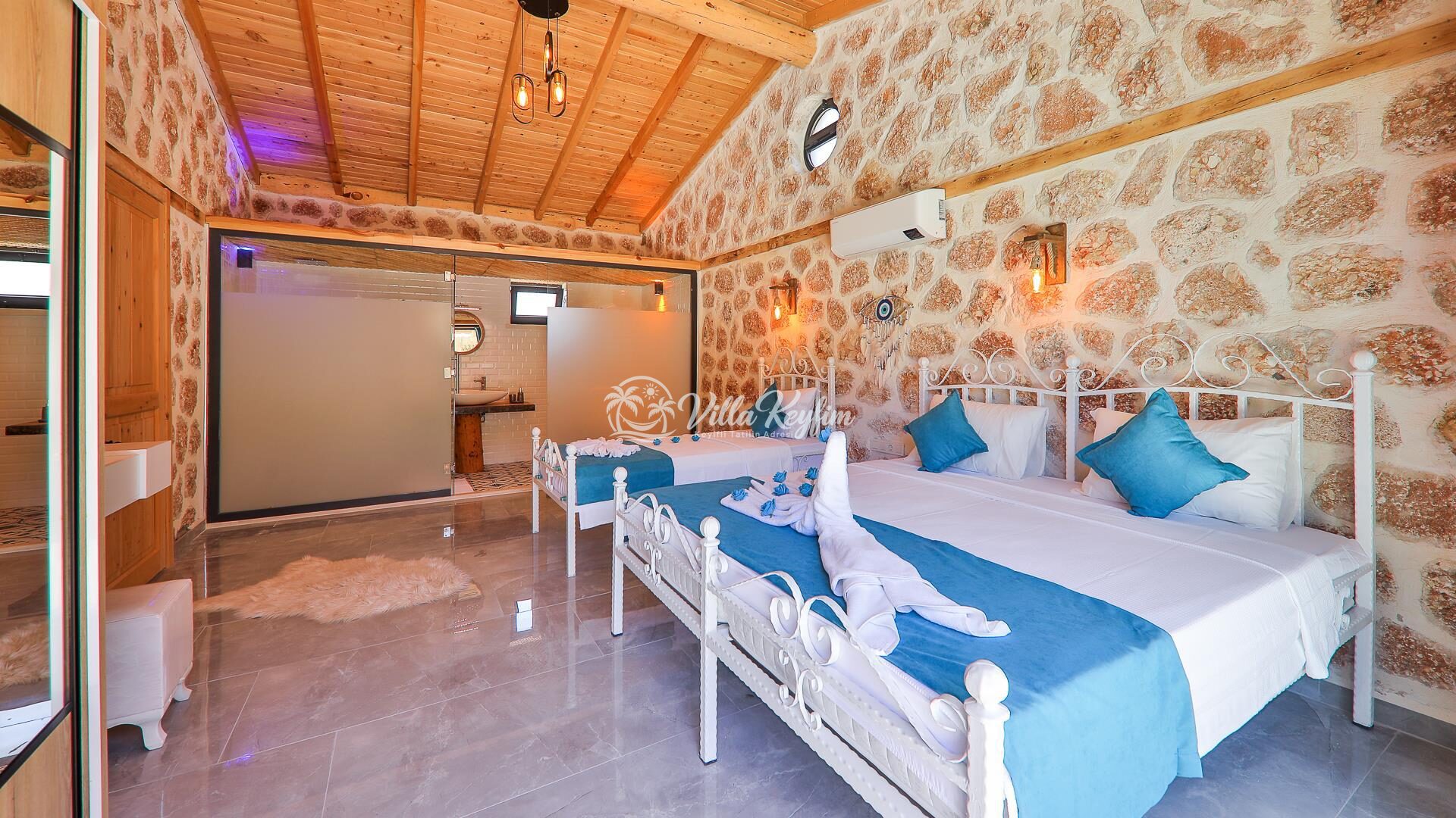 Villa Happiness — 47