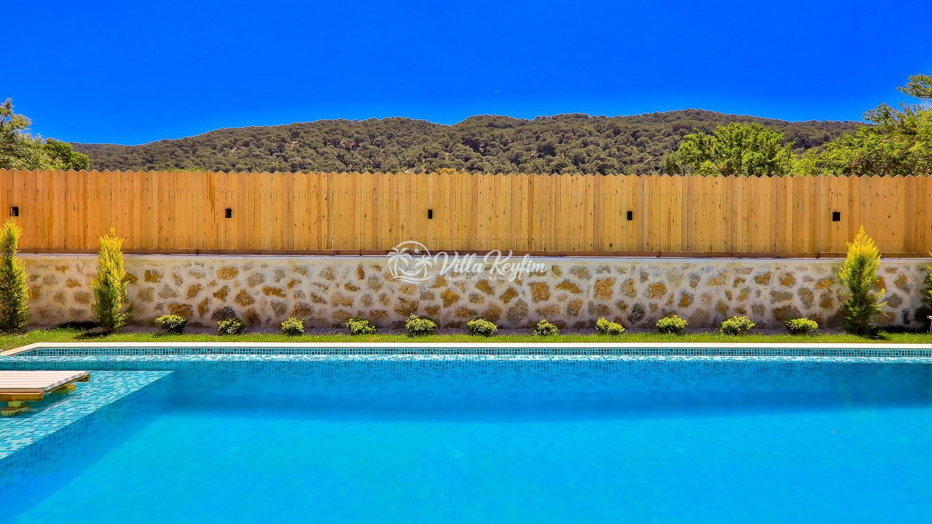 Villa Happiness — 56