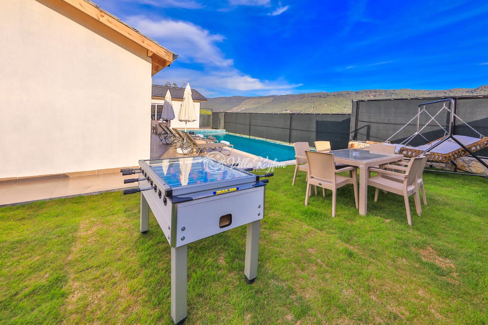 Villa Tawny — 13