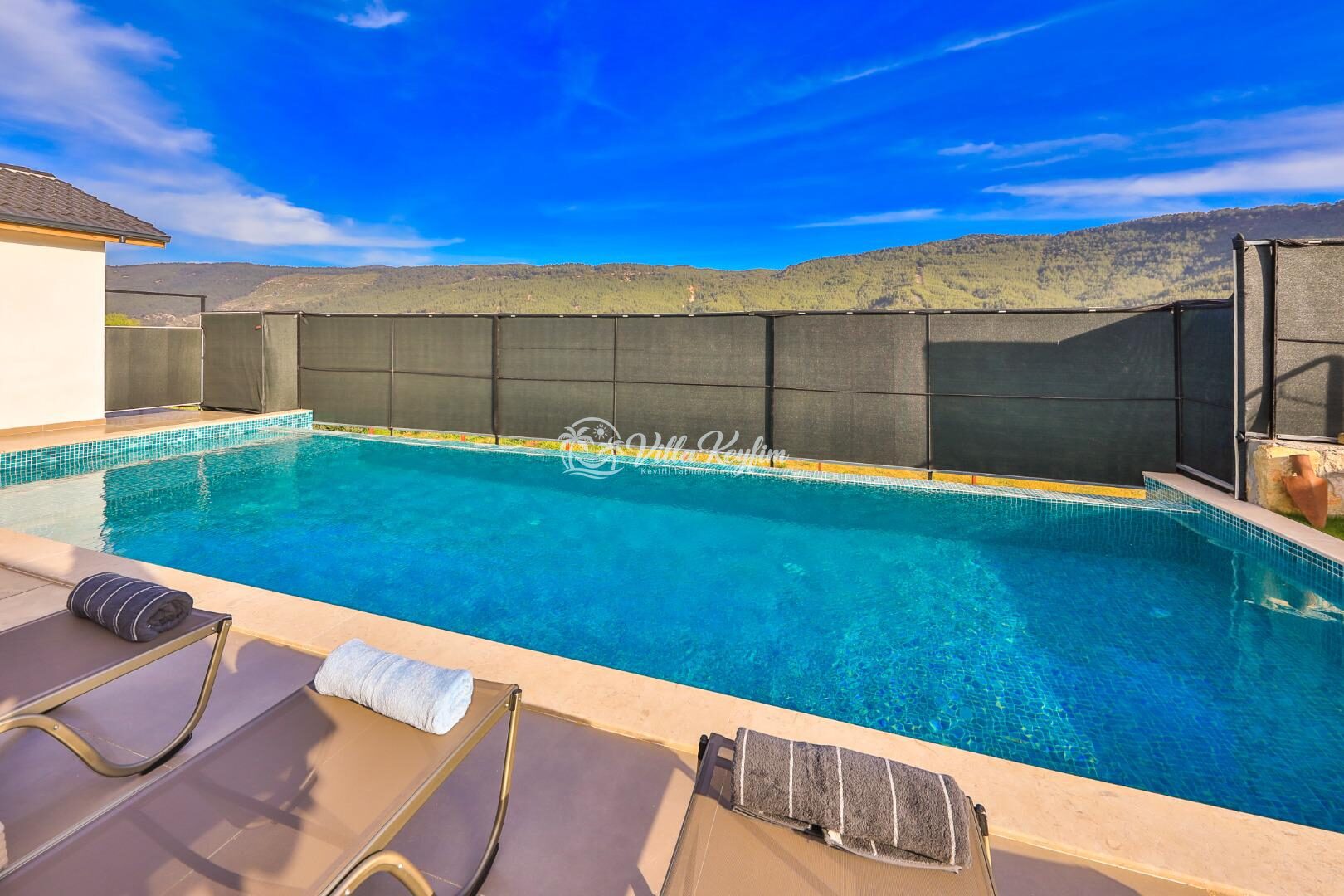 Villa Tawny — 15