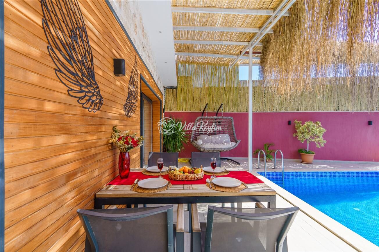 Villa Mira Queen — 3