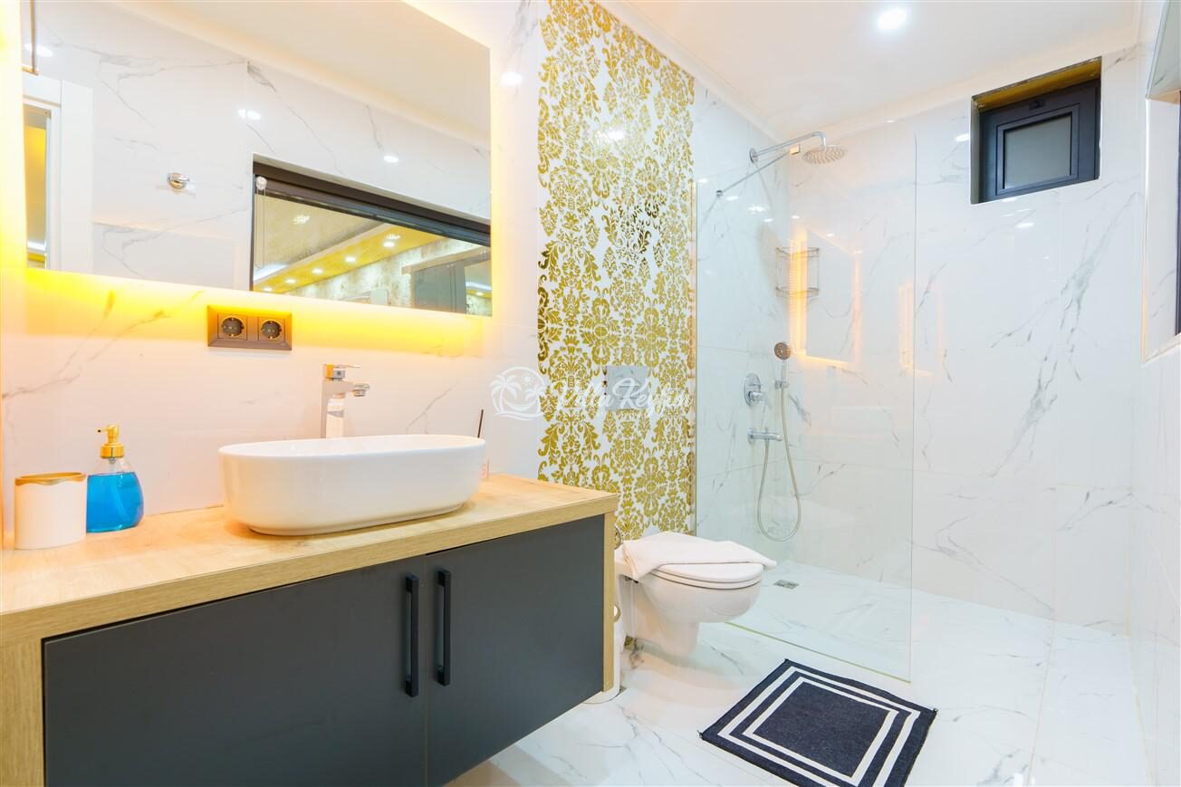 Villa Mira Queen — 53