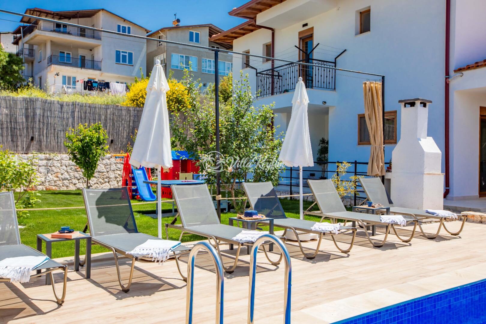 Villa Daphne — 11