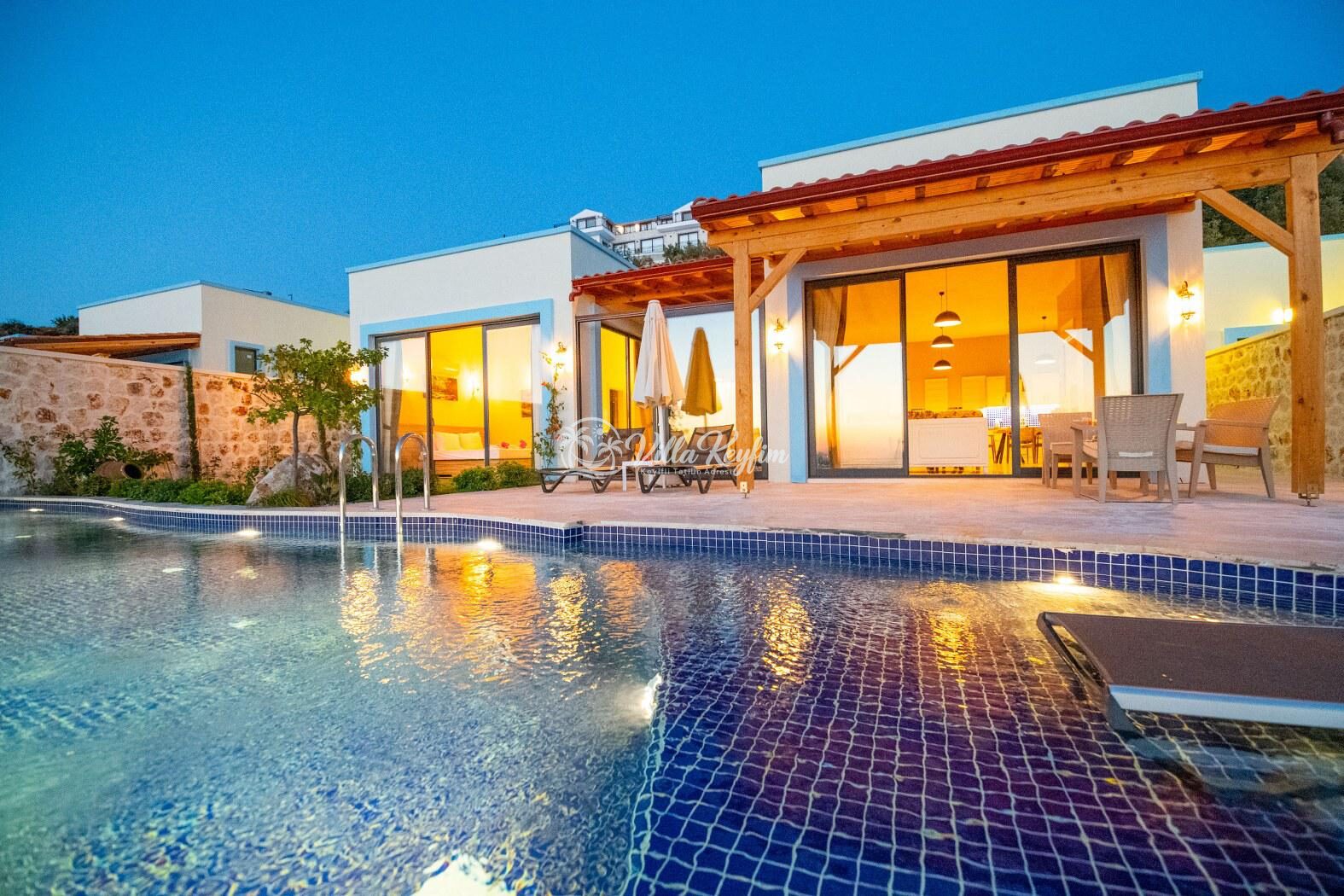 Villa Topaz — 1