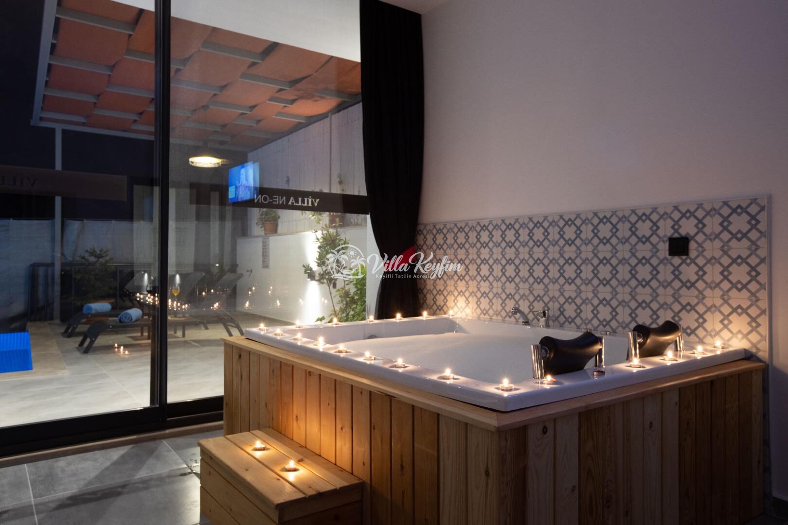 Villa Neon — 44