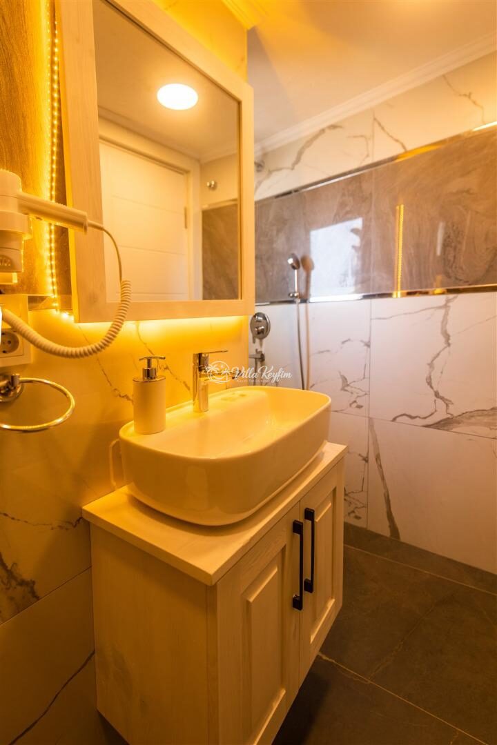 Villa Hills Köln — 37