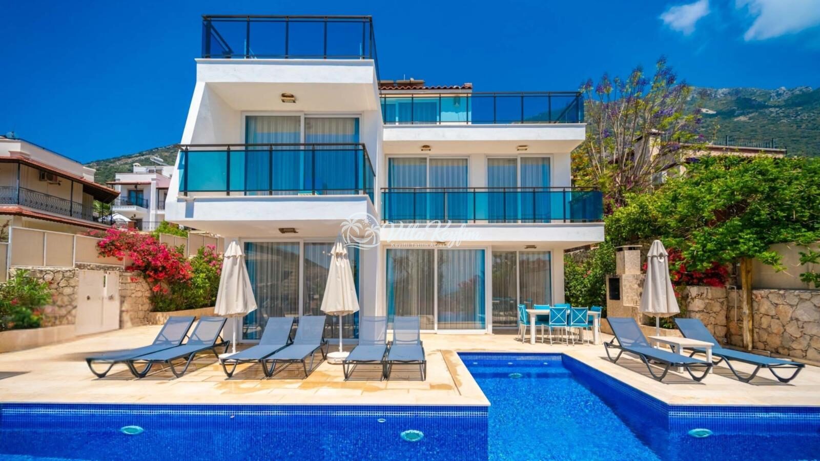 Villa Trios — 1