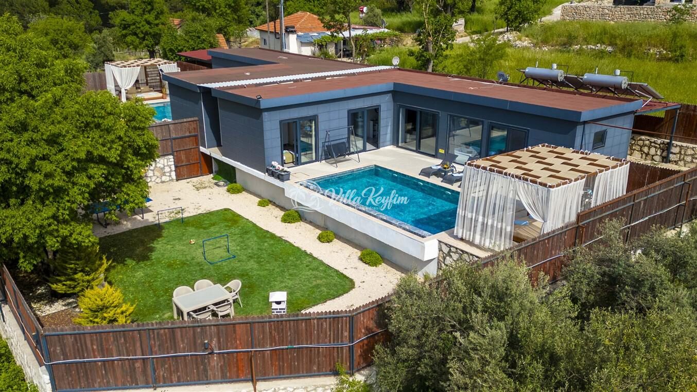Villa Loçka — 2