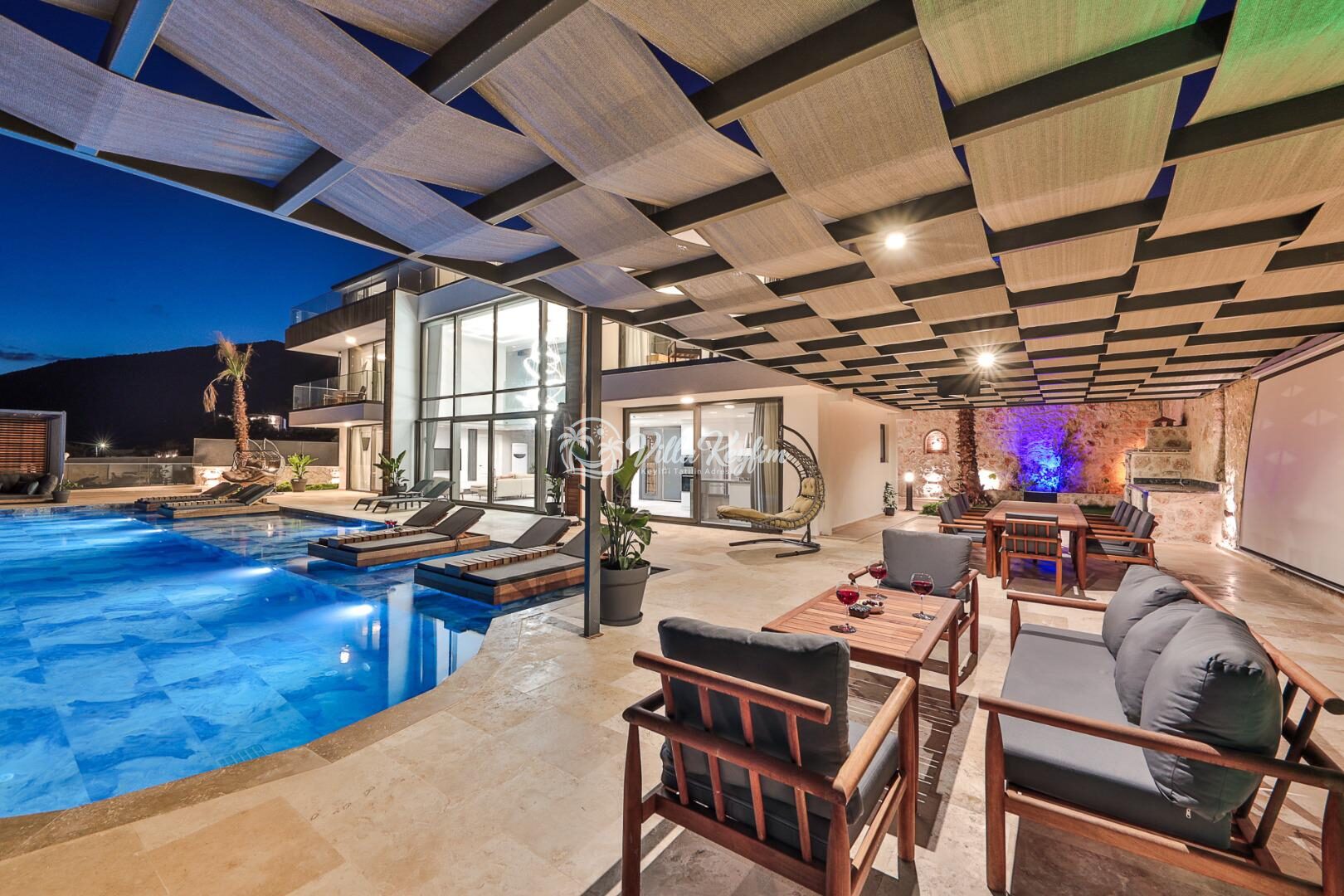 Villa Royal Life — 17