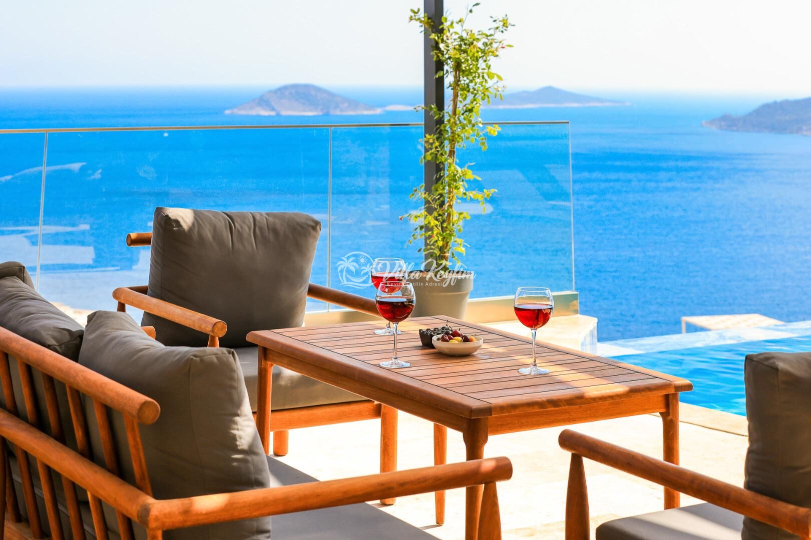 Villa Royal Life — 36