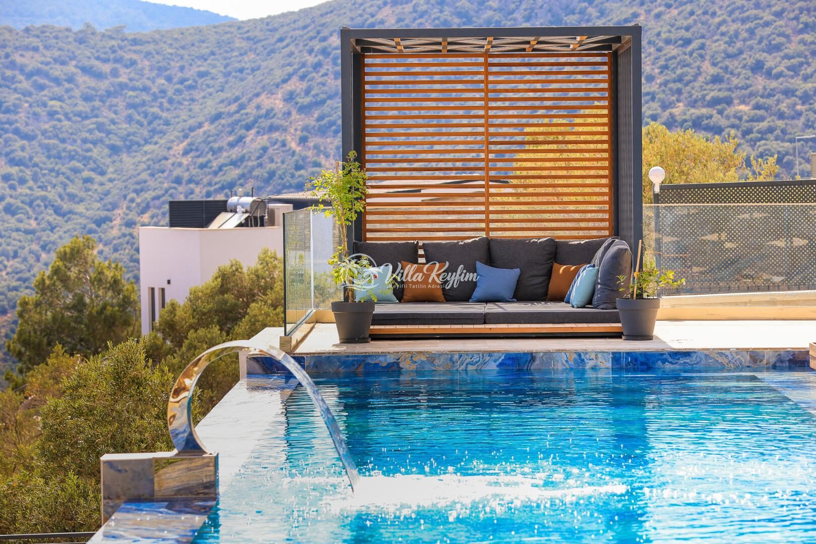 Villa Royal Life — 52