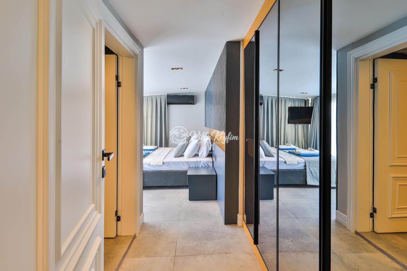 Villa Royal Life — 102