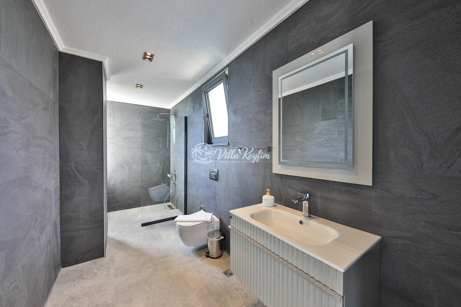 Villa Royal Life — 120
