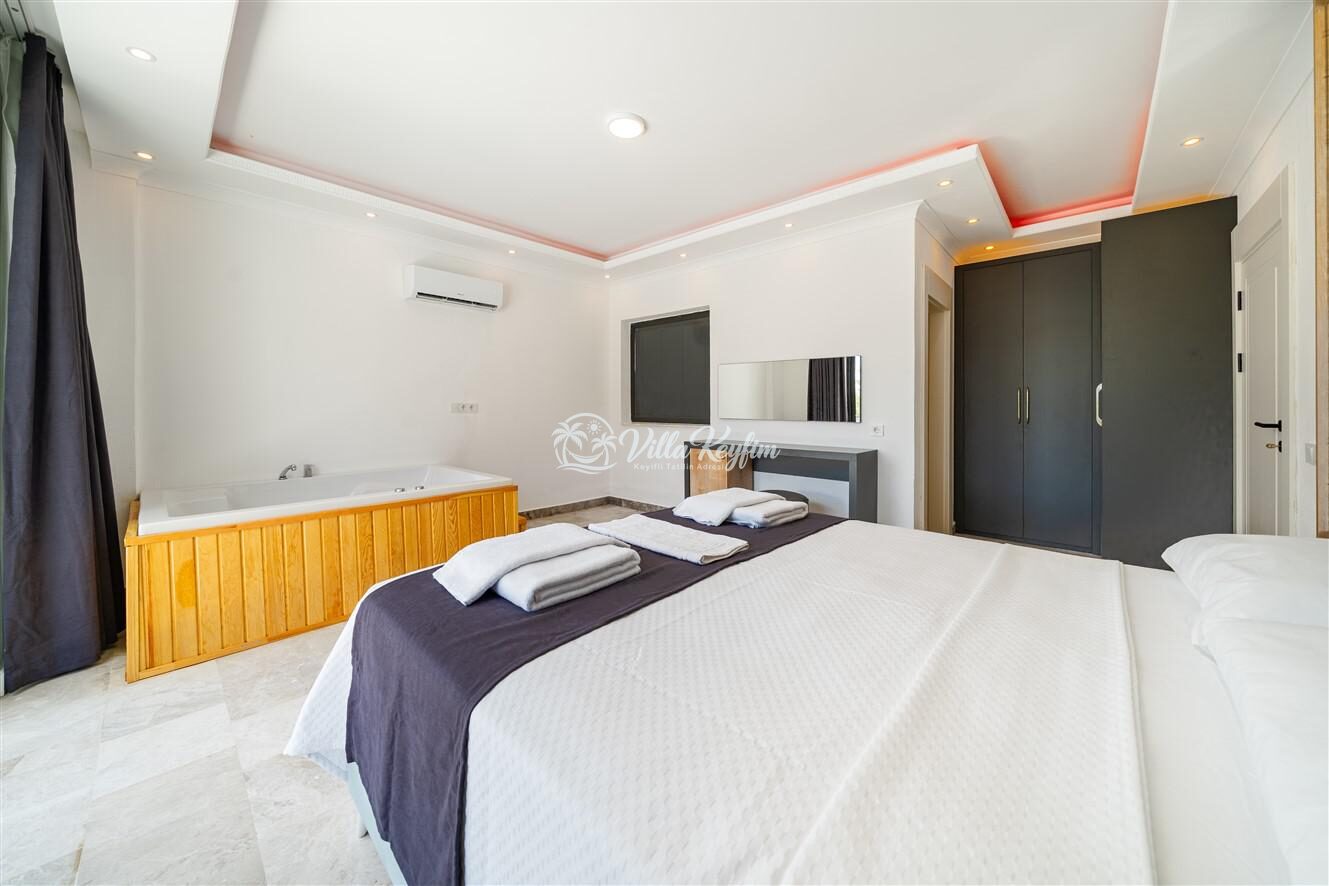 Villa Mira Trio 2 — 63