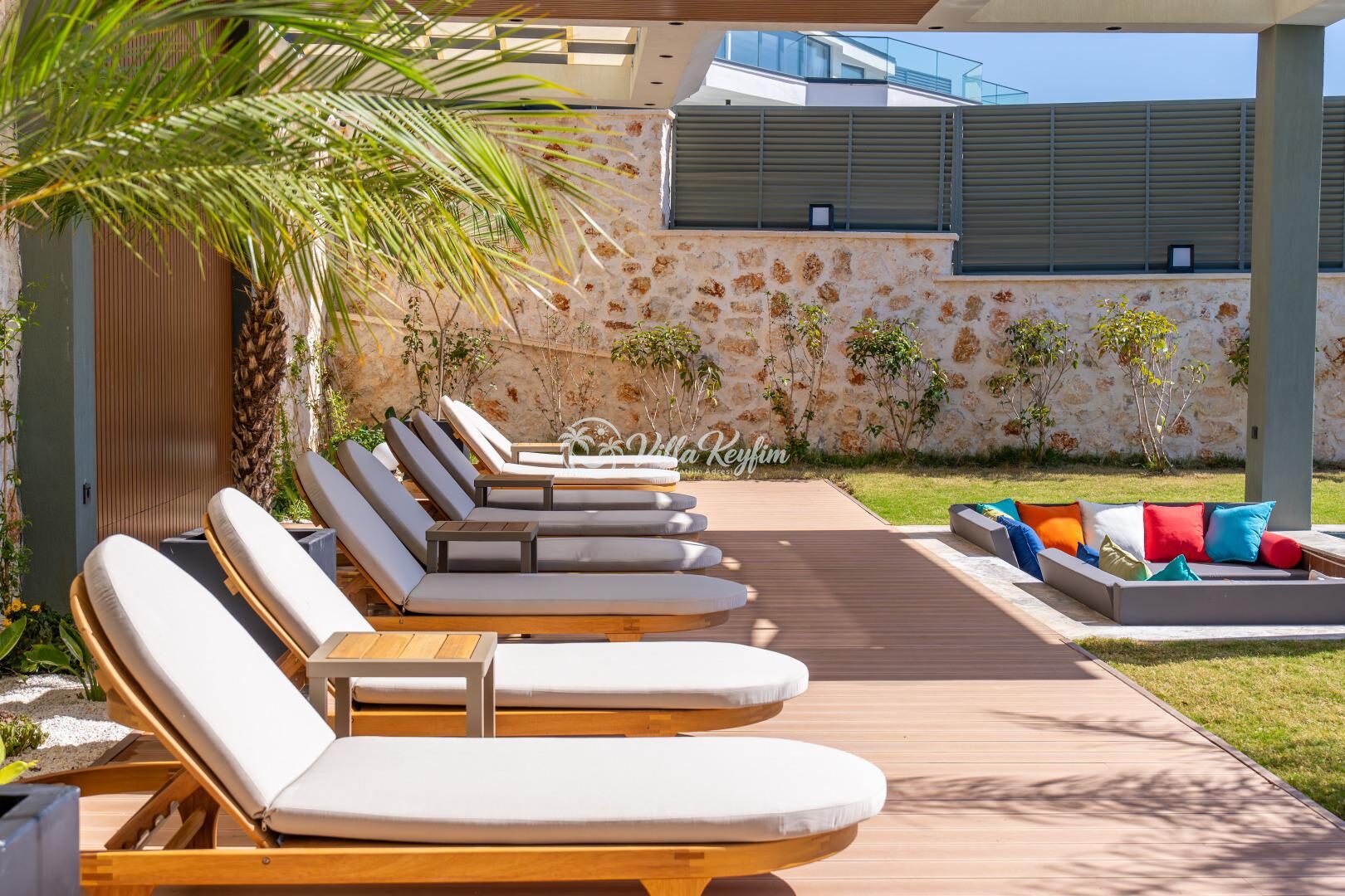 Villa Safran Flower — 18