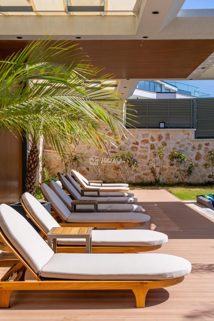 Villa Safran Flower — 19