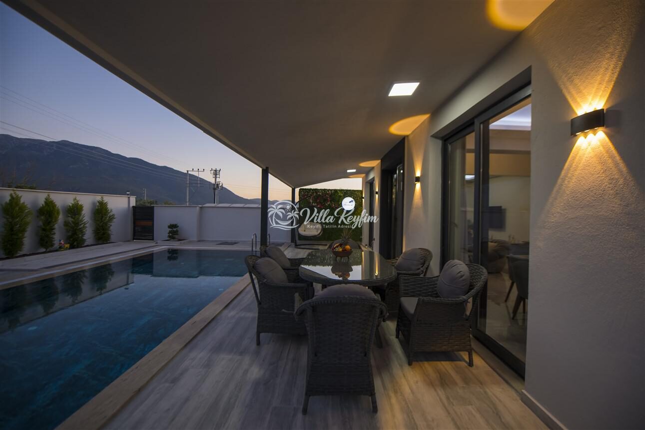 Villa Malibu — 11