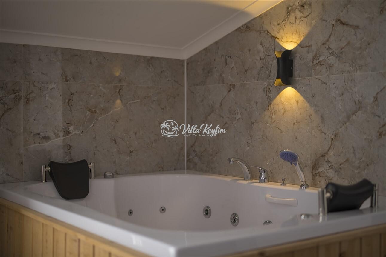 Villa Malibu — 79