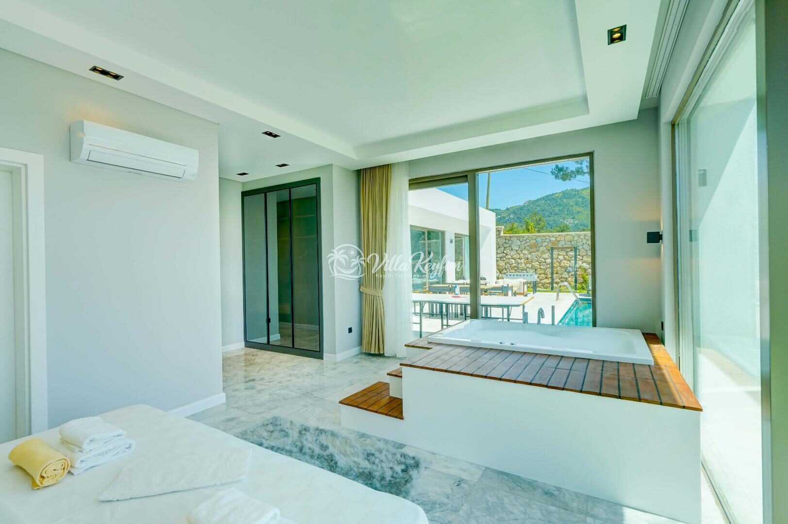 Villa Mercury 9 — 20