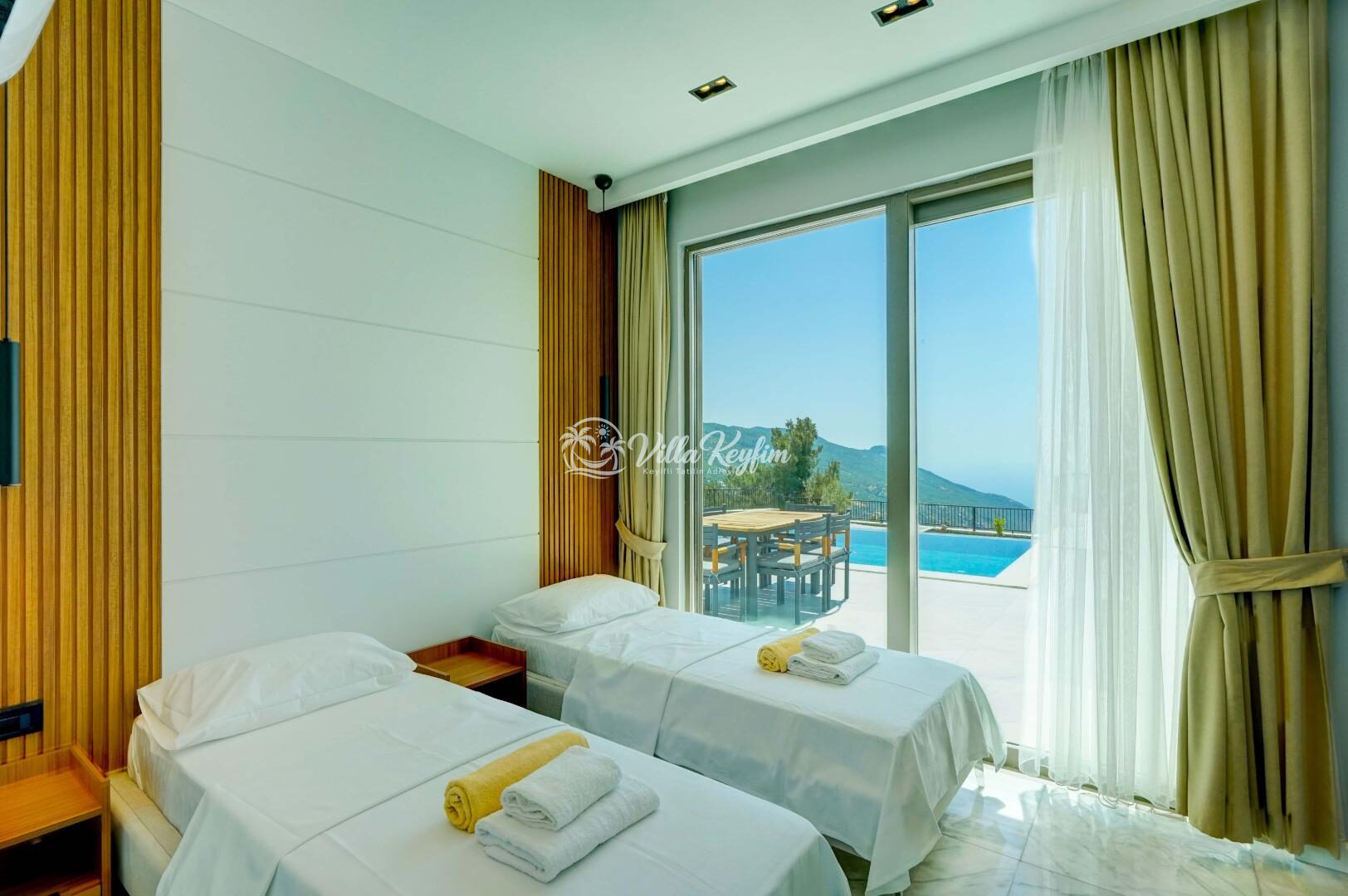 Villa Mercury 9 — 28