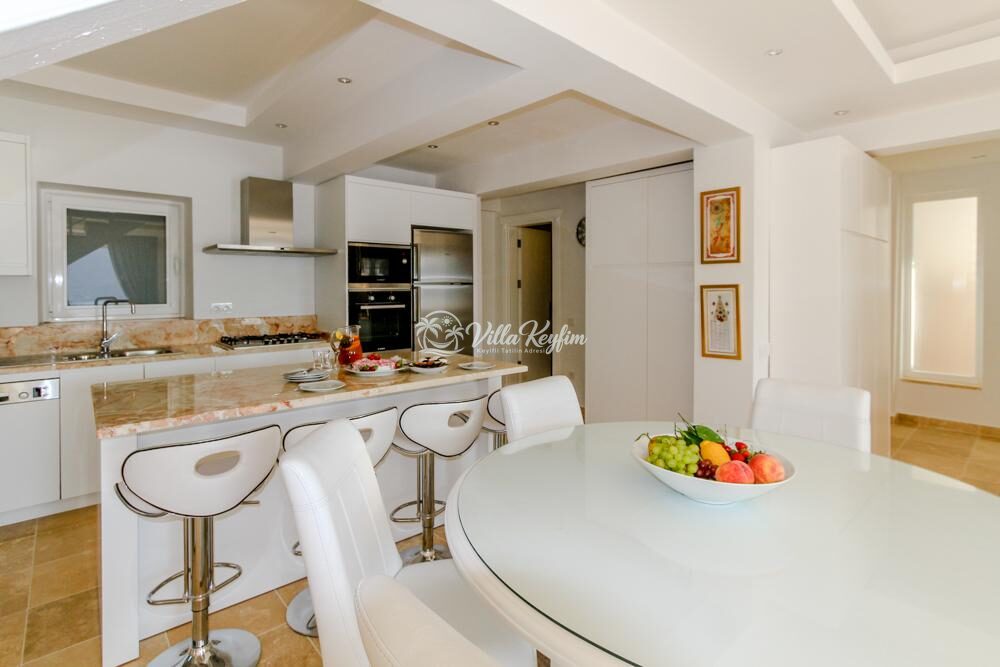 Villa Ketchy — 33