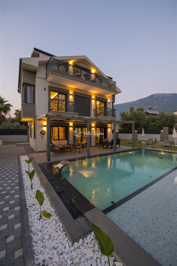 Villa Lore B — 12