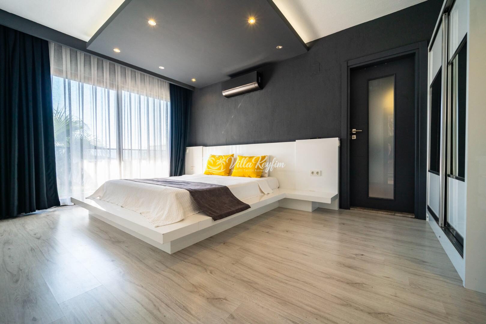 Villa Everest — 57