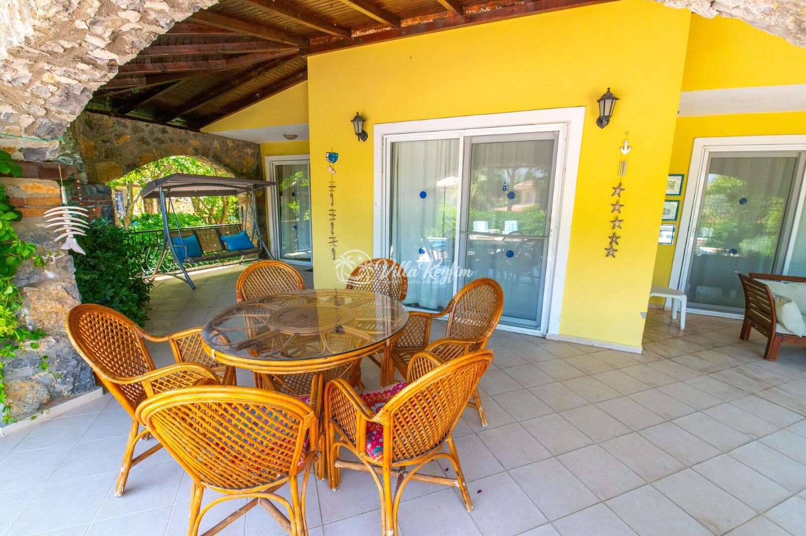 Villa Alora — 12