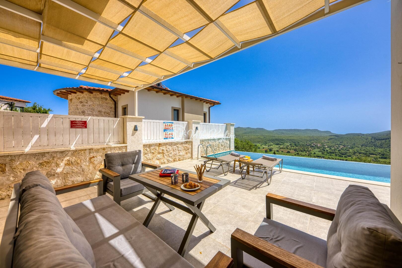 Villa Poeta — 15