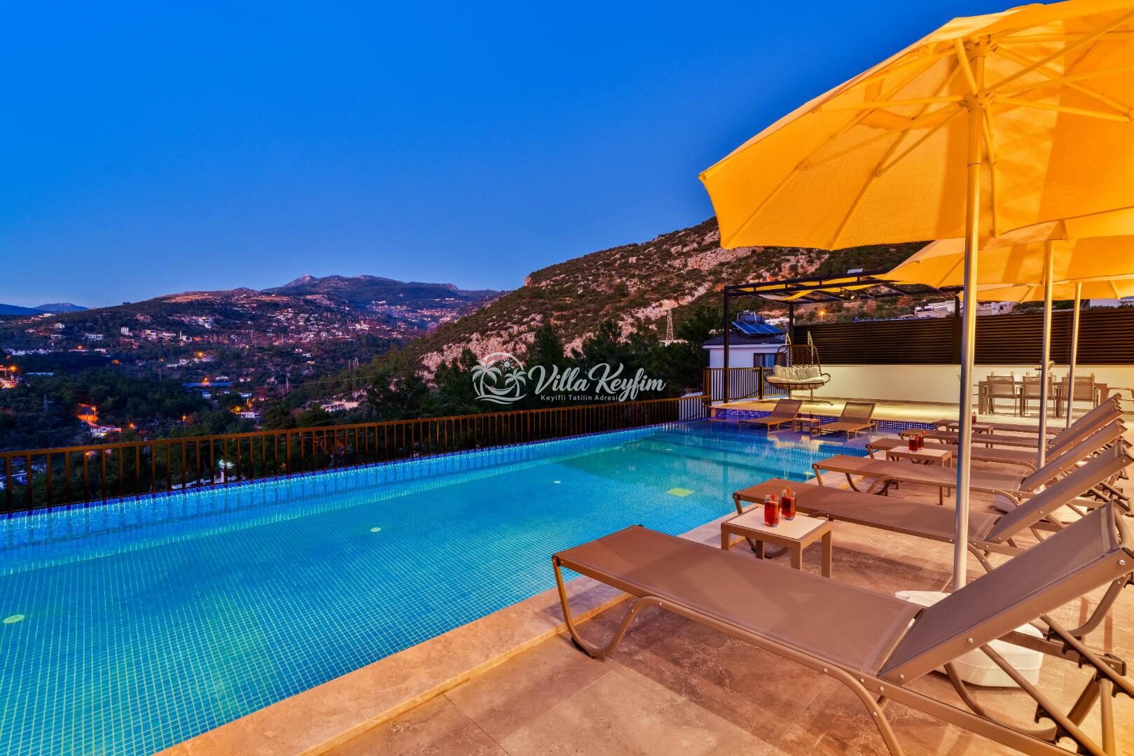 Villa Blue Night — 13