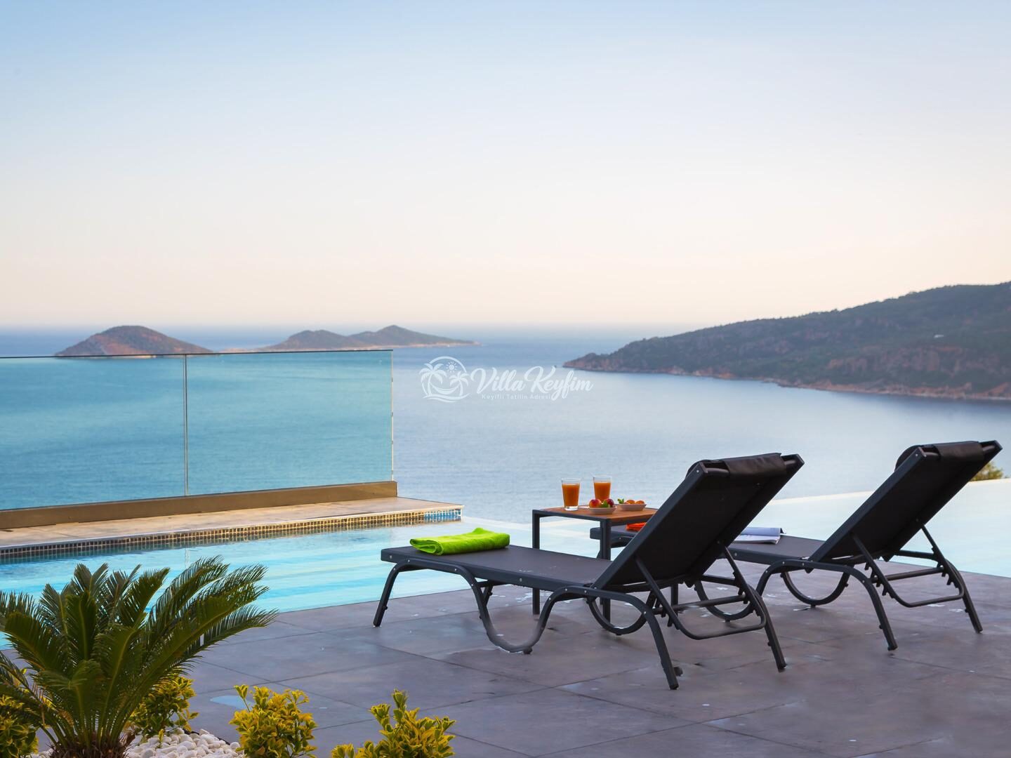 Villa Vogue — 19