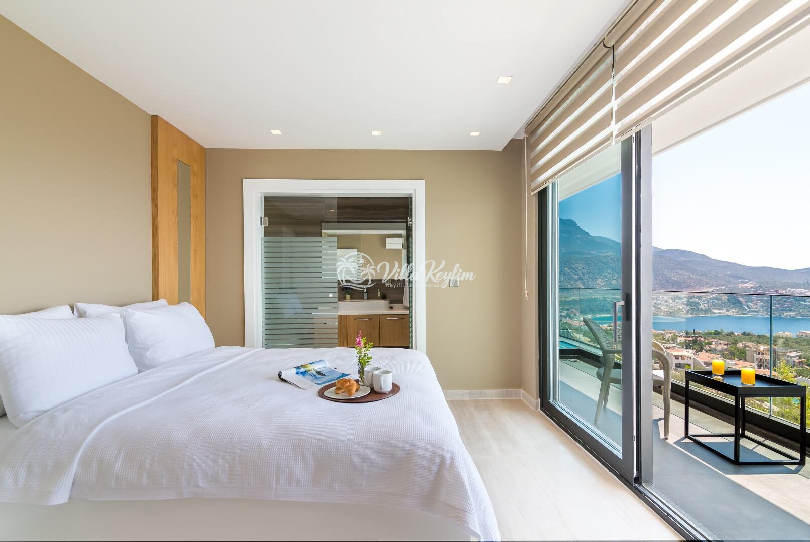 Villa Vogue — 21
