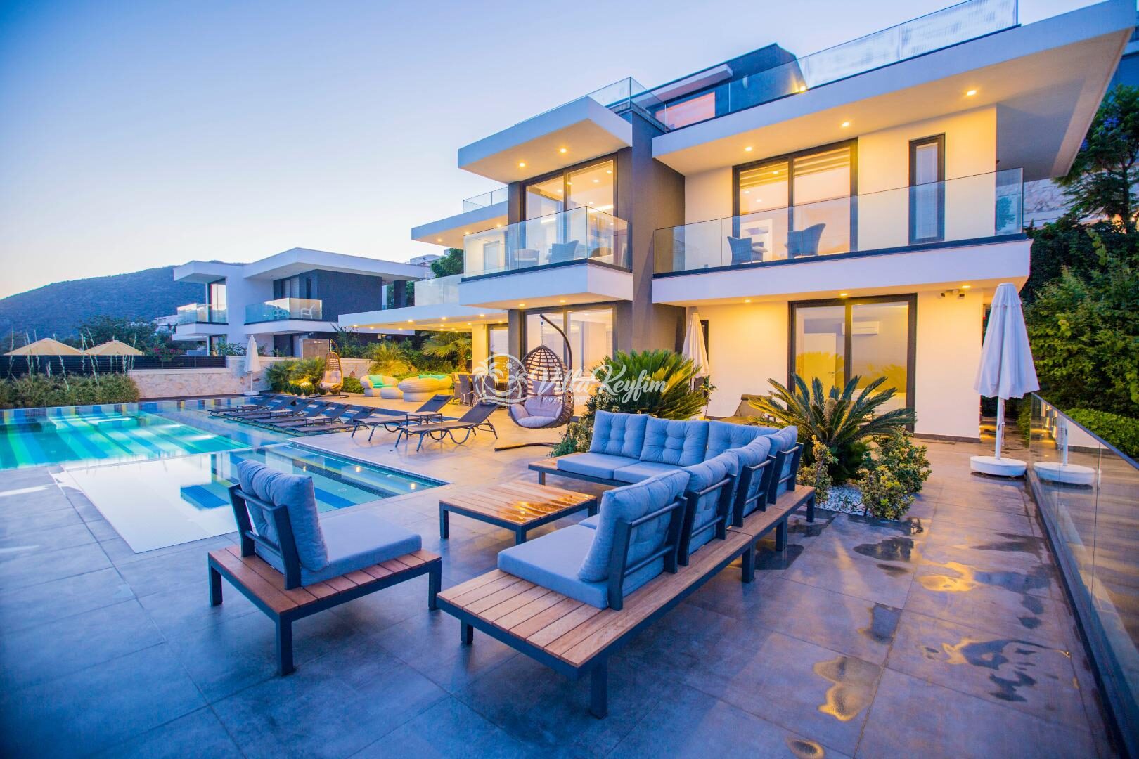 Villa Vogue — 24